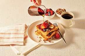 Holiday Inn Nashville Airport by IHG