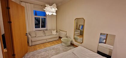 Tyzen38 Luxury Apartment