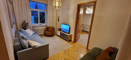 Tyzen38 Luxury Apartment