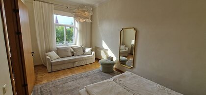 Tyzen38 Luxury Apartment