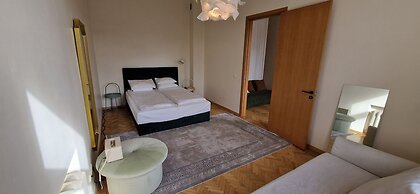 Tyzen38 Luxury Apartment