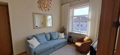 Tyzen38 Luxury Apartment