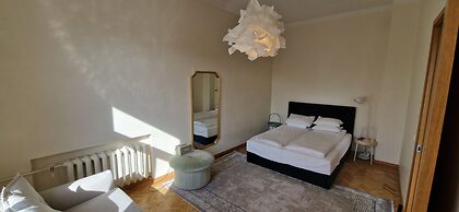 Tyzen38 Luxury Apartment