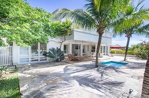 Harmoniosa Mansão com 7 Suítes Ferradura