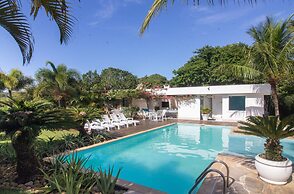 Harmoniosa Mansão com 7 Suítes Ferradura