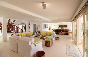 Harmoniosa Mansão com 7 Suítes Ferradura