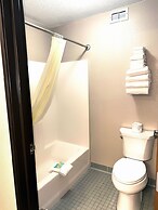 Country Trails Inn & Suites