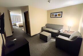 Country Trails Inn & Suites