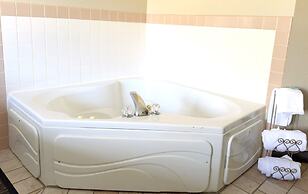 Country Trails Inn & Suites