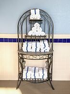 Country Trails Inn & Suites