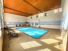 Country Trails Inn & Suites