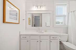 Destin Delight by Avantstay Majestic 3-story Home Near Beach~wifi~bbq~