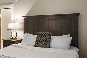 The Yellowstone Hideaway Unit A