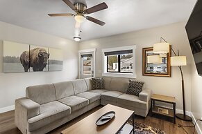 The Yellowstone Hideaway Unit A