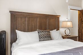 The Yellowstone Hideaway Unit B