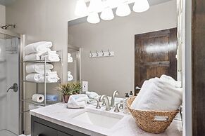 The Yellowstone Hideaway Unit B