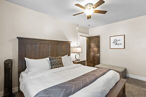 The Yellowstone Hideaway Unit B