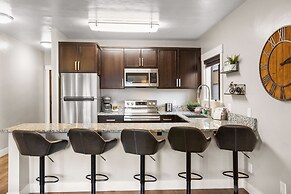 The Yellowstone Hideaway Unit B