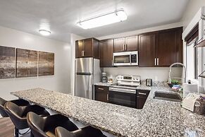 The Yellowstone Hideaway Unit B