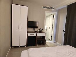 Lulubay Rooms & Suites