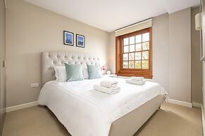 Peaceful Putney Apartment by Underthedoormat