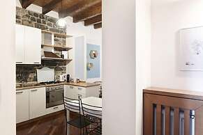 Il Moderno in Como With 1 Bedrooms and 1 Bathrooms