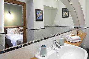 Il Moderno in Como With 1 Bedrooms and 1 Bathrooms