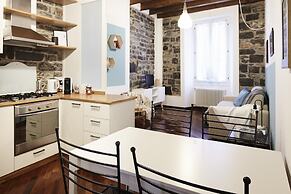 Il Moderno in Como With 1 Bedrooms and 1 Bathrooms