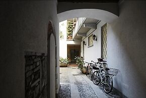 Il Moderno in Como With 1 Bedrooms and 1 Bathrooms