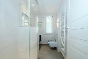 Luxury 1 in Como With 2 Bedrooms and 2 Bathrooms