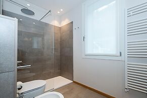 Luxury 1 in Como With 2 Bedrooms and 2 Bathrooms