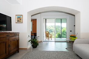 Luxury 1 in Como With 2 Bedrooms and 2 Bathrooms