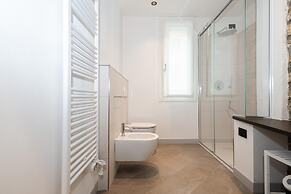 Luxury 2 in Como With 2 Bedrooms and 2 Bathrooms