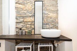 Luxury 2 in Como With 2 Bedrooms and 2 Bathrooms