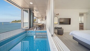 Pohang Etoile Poolvilla