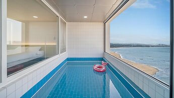 Pohang Etoile Poolvilla