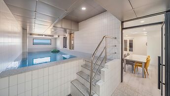 Pohang Etoile Poolvilla