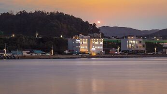 Pohang Etoile Poolvilla