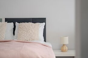 Stylish & Comfy Garbary Studio with Parking by Renters