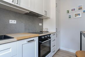 Stylish & Comfy Garbary Studio with Parking by Renters