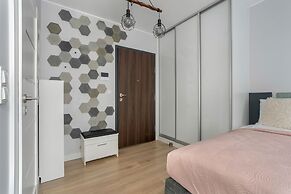 Stylish & Comfy Garbary Studio with Parking by Renters