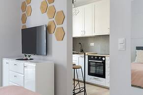 Stylish & Comfy Garbary Studio with Parking by Renters