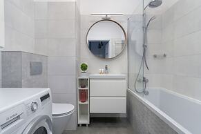 Stylish & Comfy Garbary Studio with Parking by Renters