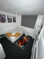 a two Bedroom Cosy Hideaway Based in Greenwich