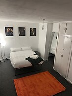a two Bedroom Cosy Hideaway Based in Greenwich