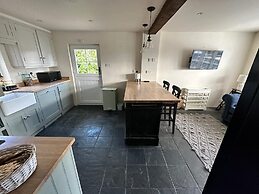 Beautiful 4-bed Cottage in Heart of the Cotswolds