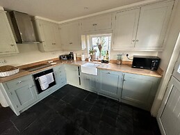 Beautiful 4-bed Cottage in Heart of the Cotswolds