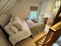 Beautiful 4-bed Cottage in Heart of the Cotswolds