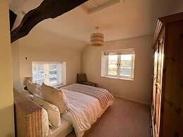 Beautiful 4-bed Cottage in Heart of the Cotswolds