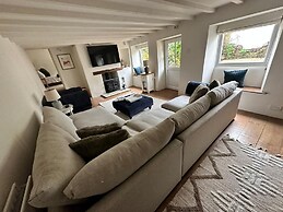 Beautiful 4-bed Cottage in Heart of the Cotswolds